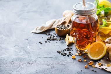 Zencefil limon nane çayına kafatası kavanoz Cadılar Bayramı için