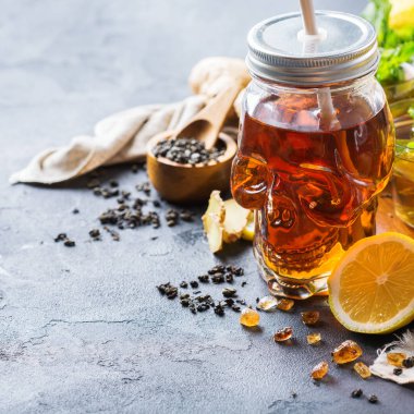 Zencefil limon nane çayına kafatası kavanoz Cadılar Bayramı için