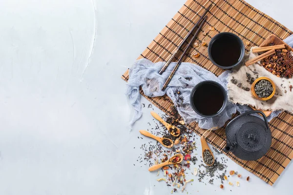 Sélection de théière à base de plantes masala japonaise chinoise — Photo