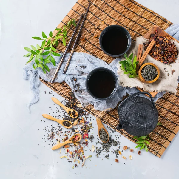 Výběr z japonské čínské bylinné masala čaj konvice — Stock fotografie