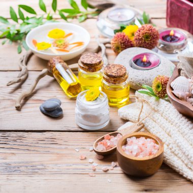 Sonbahar sonbahar spa sağlık ayarı kavramı, ahşap arka plan