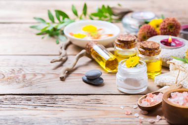 Sonbahar sonbahar spa sağlık ayarı kavramı, ahşap arka plan