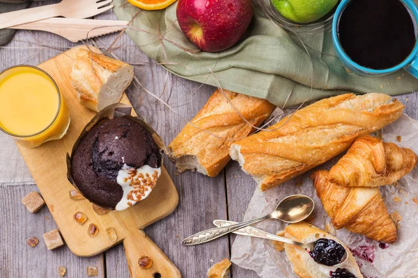 Çikolata muffin kek Fransız baget kahvaltı için