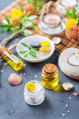 Sonbahar sonbahar spa sağlık ayarı kavramı, siyah arka plan