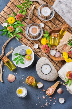 Sonbahar sonbahar spa sağlık ayarı kavramı, siyah arka plan