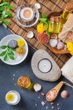 Sonbahar sonbahar spa sağlık ayarı kavramı, siyah arka plan