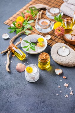 Sonbahar sonbahar spa sağlık ayarı kavramı, siyah arka plan