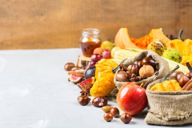 Sonbahar sonbahar hasat arka plan Kabak elma kestane Mısır ile