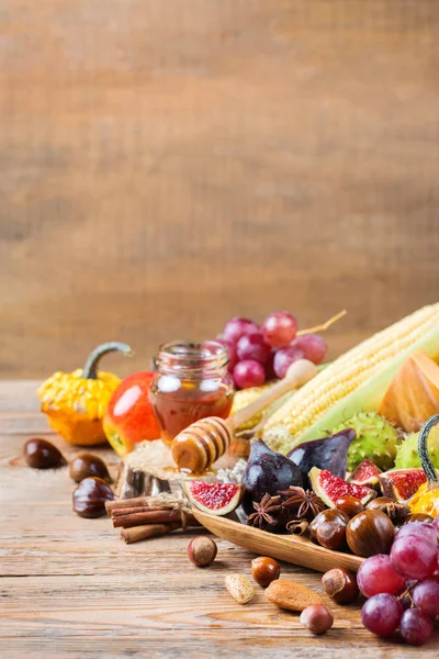 Sonbahar sonbahar hasat arka plan Kabak elma kestane Mısır ile