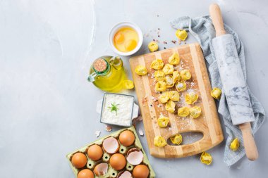 İtalyan gıda ve malzemeler, ricotta ile el yapımı tortellini