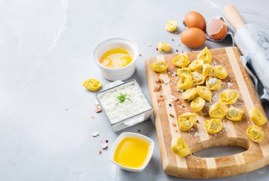 İtalyan gıda ve malzemeler, ricotta ile el yapımı tortellini