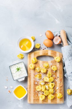 İtalyan gıda ve malzemeler, ricotta ile el yapımı tortellini