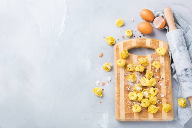 İtalyan gıda ve malzemeler, ricotta ile el yapımı tortellini