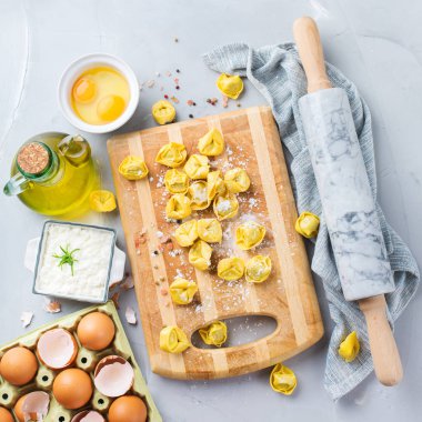 İtalyan gıda ve malzemeler, ricotta ile el yapımı tortellini