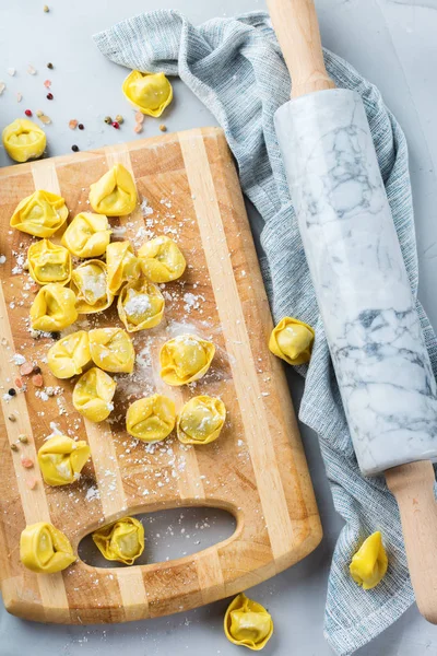 İtalyan gıda ve malzemeler, ricotta ile el yapımı tortellini