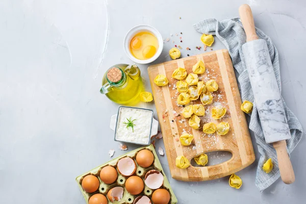 İtalyan gıda ve malzemeler, ricotta ile el yapımı tortellini