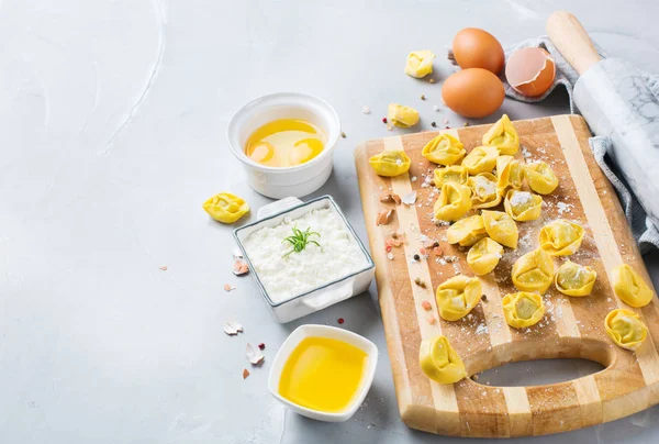 İtalyan gıda ve malzemeler, ricotta ile el yapımı tortellini