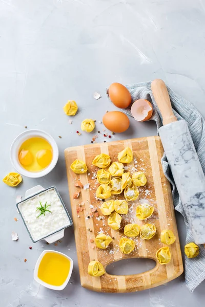 İtalyan gıda ve malzemeler, ricotta ile el yapımı tortellini