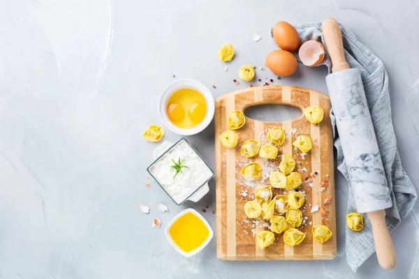 İtalyan gıda ve malzemeler, ricotta ile el yapımı tortellini