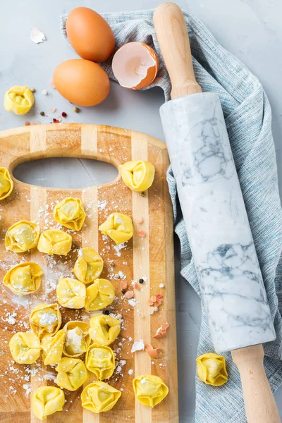 İtalyan gıda ve malzemeler, ricotta ile el yapımı tortellini