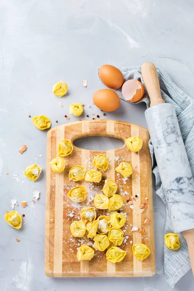 İtalyan gıda ve malzemeler, ricotta ile el yapımı tortellini