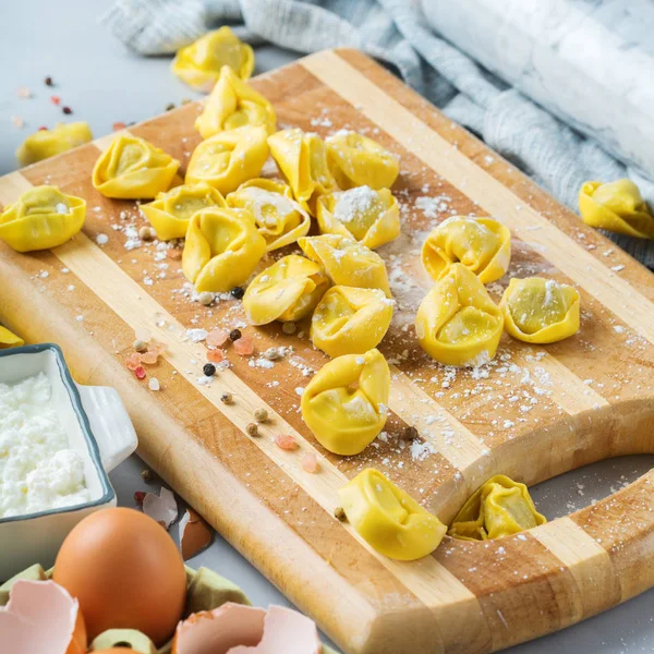 İtalyan gıda ve malzemeler, ricotta ile el yapımı tortellini