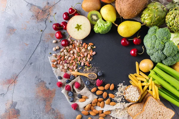 Selectie van gezonde rijke vezels bronnen veganistisch voedsel voor koken — Stockfoto