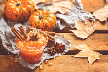 Sonbahar sonbahar kabak reçeli lezzetli baharatlar, tonda ile