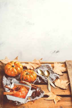 Sonbahar sonbahar kabak reçeli lezzetli baharatlar, tonda ile