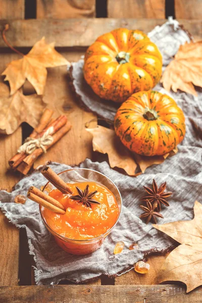 Sonbahar sonbahar kabak reçeli lezzetli baharatlar, tonda ile