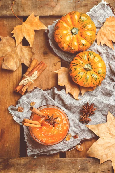 Осенью тыквенного варенья конфеты со специями, тонированные — стоковое фото