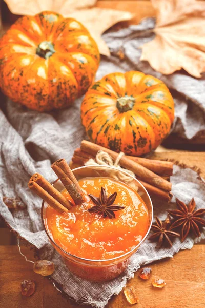 Höst höst pumpkin jam confiture med kryddor, tonas — Stockfoto