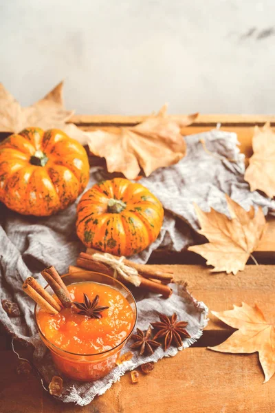 Sonbahar sonbahar kabak reçeli lezzetli baharatlar, tonda ile