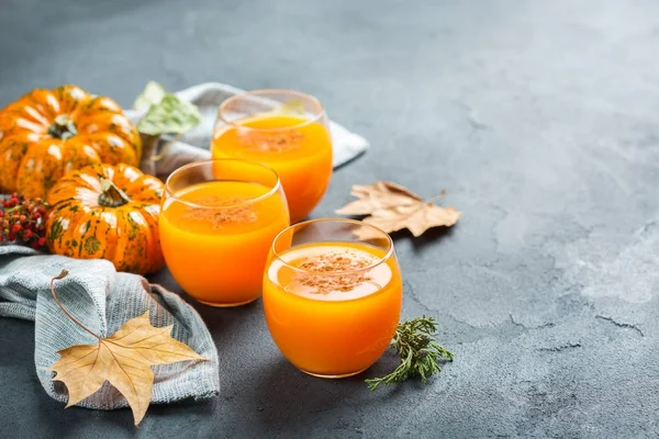 Şükran kabak sonbahar taze meyve suyu içmek kokteyl içecek