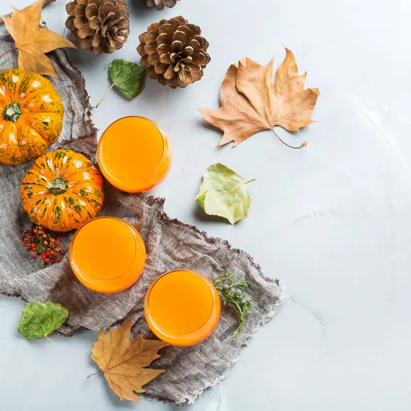 Тыква на День Благодарения осень коктейль из свежего сока — стоковое фото