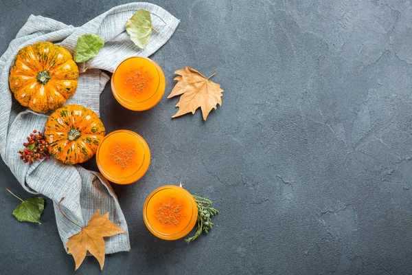 Şükran kabak sonbahar taze meyve suyu içmek kokteyl içecek