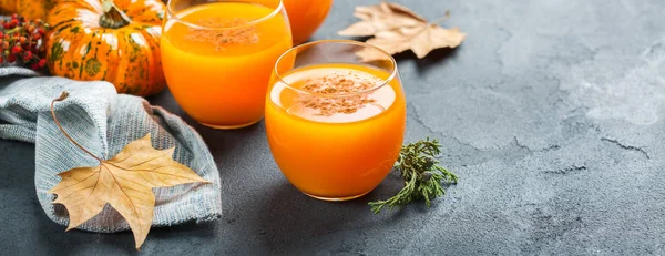 La zucca del Ringraziamento autunno succo fresco bevanda cocktail — Foto Stock