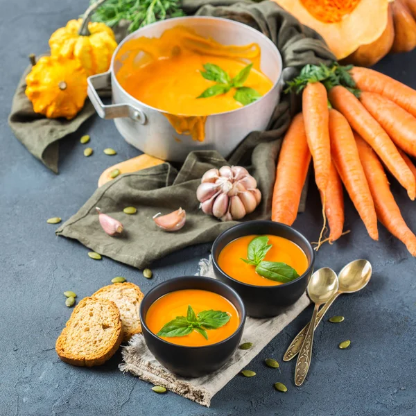 Automne automne rôti orange soupe de carotte de citrouille à l'ail — Photo