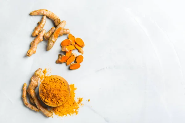 Turmeric rădăcină curcuma longa pulbere — Fotografie, imagine de stoc