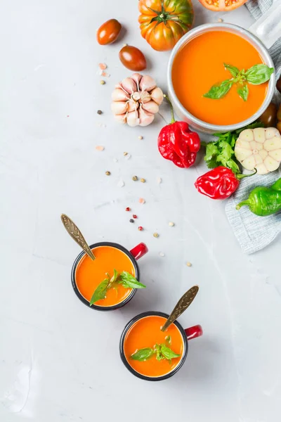 Sarımsak ile domates biber çorbası gaspaço