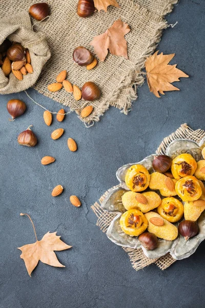 Geleneksel İspanyolca keşfetmesine castanyada tatil, badem pasta panellets için davranır