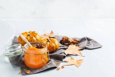 Sonbahar sonbahar kabak reçeli lezzetli baharatlar ile