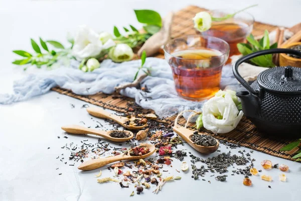 Selección de la tetera de té de masala de hierbas chinas japonesas — Foto de Stock