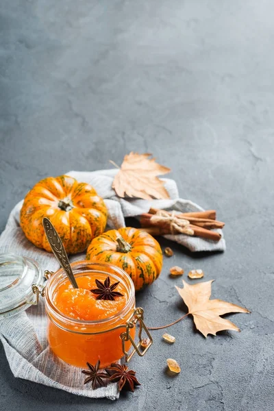 Autunno autunno confiture marmellata di zucca con spezie — Foto Stock