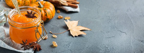 Autunno autunno confiture marmellata di zucca con spezie — Foto Stock