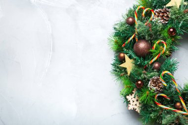 Advent Noel kapı çelenk şenlikli dekorasyonu ile