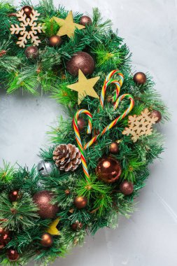 Advent Noel kapı çelenk şenlikli dekorasyonu ile