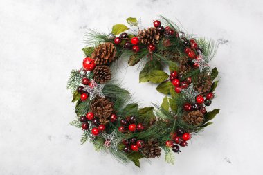 Advent Noel kapı çelenk şenlikli dekorasyonu ile