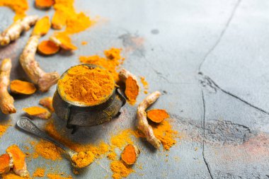 Ham zerdeçal kökü curcuma longa tozu