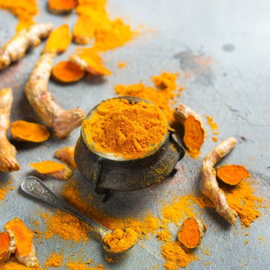 Ham zerdeçal kökü curcuma longa tozu